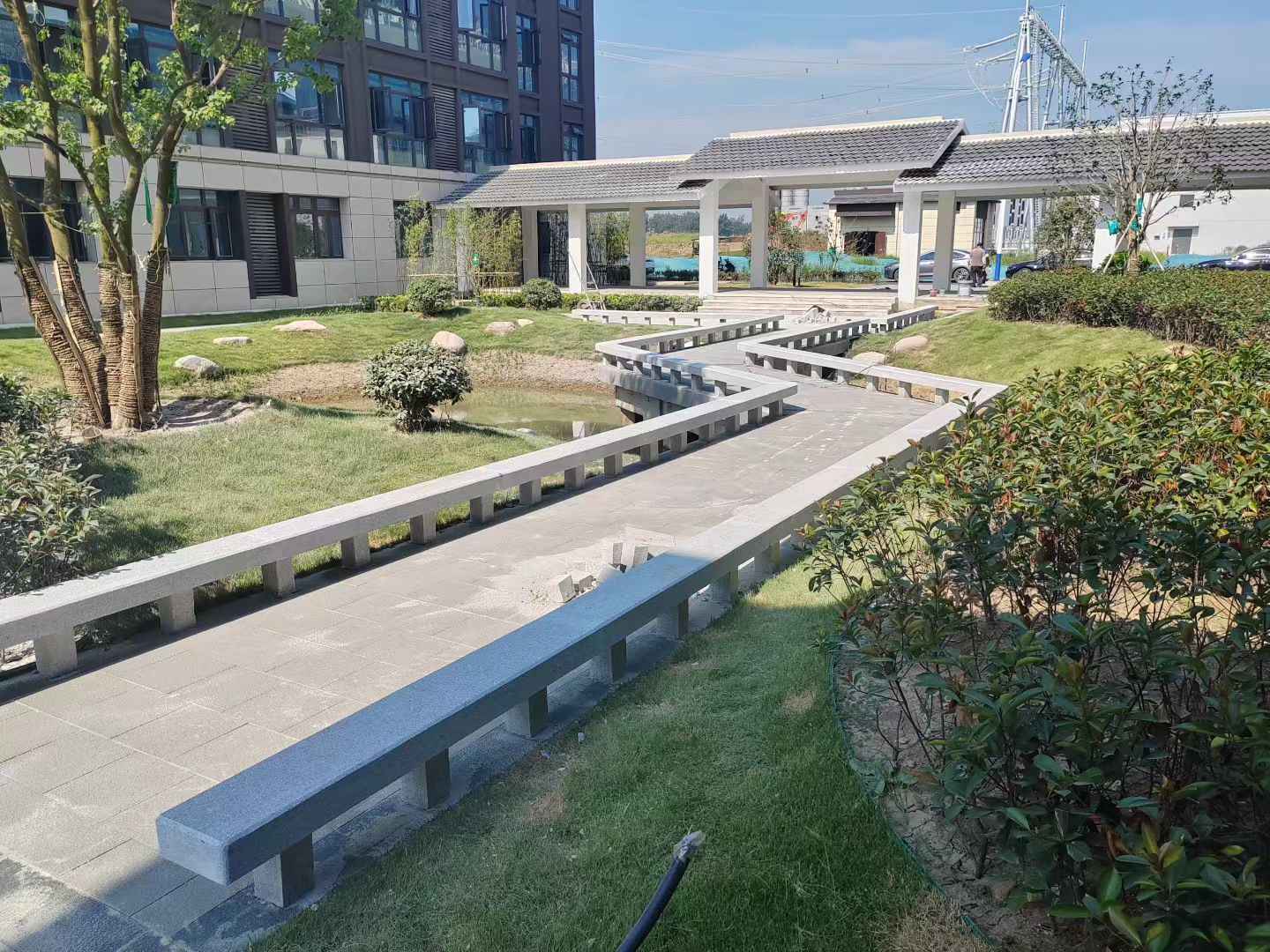 巴中 芝麻灰小区坐凳&栏杆安装效果