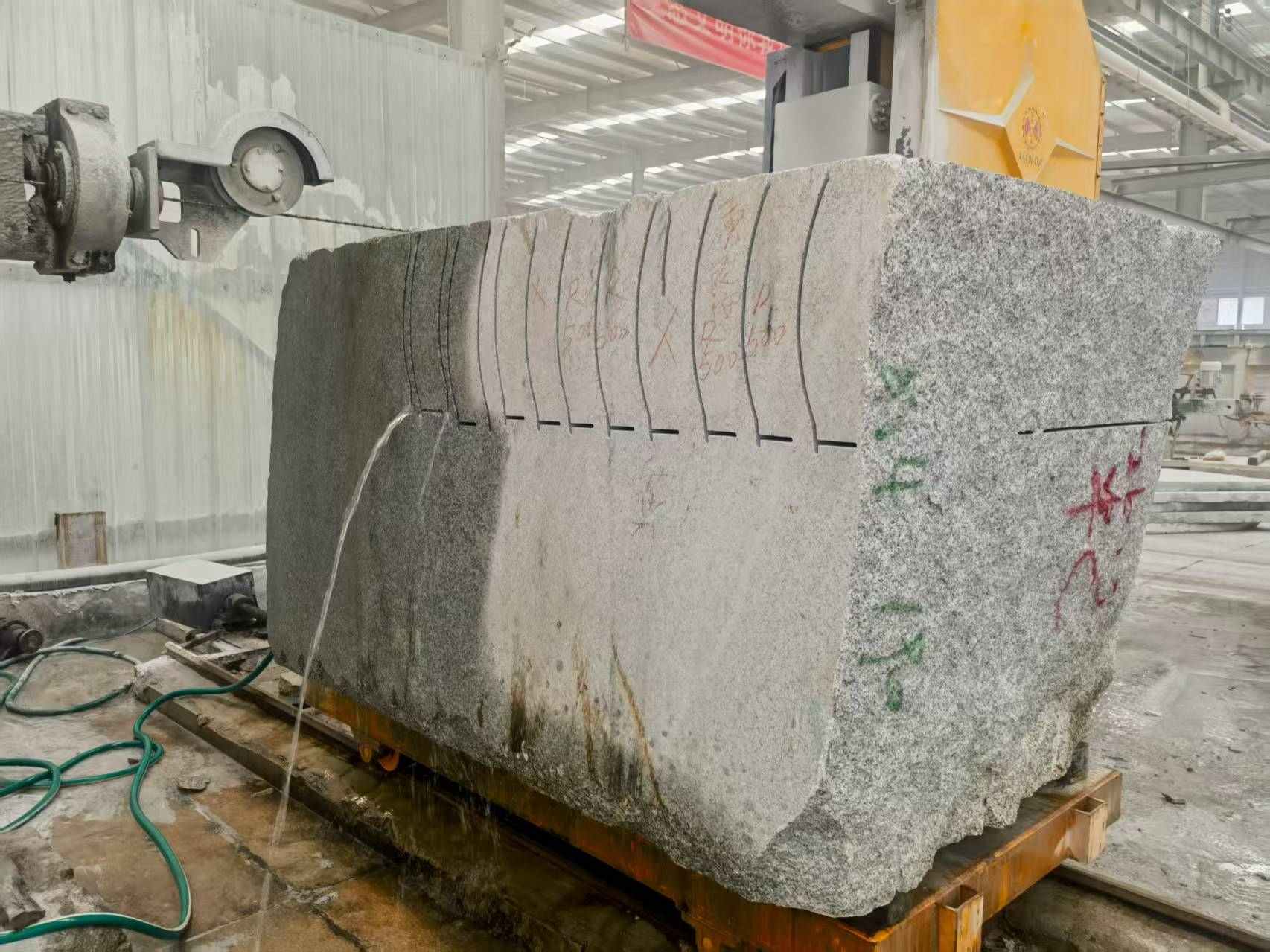 巴中 602，大花芙蓉白，绳锯加工弧形路沿石