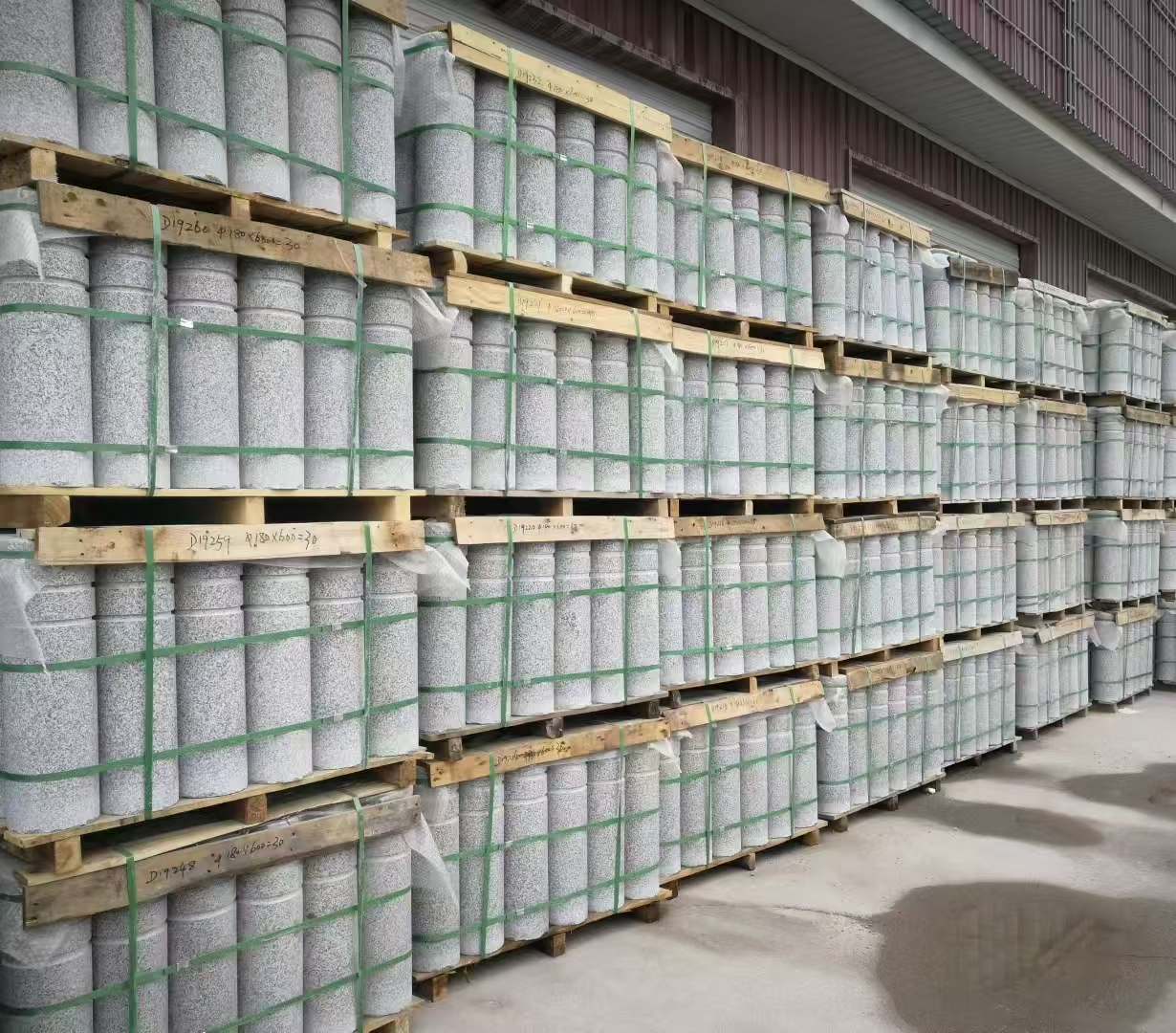 巴中 芝麻白挡车柱、阻车桩、隔离柱