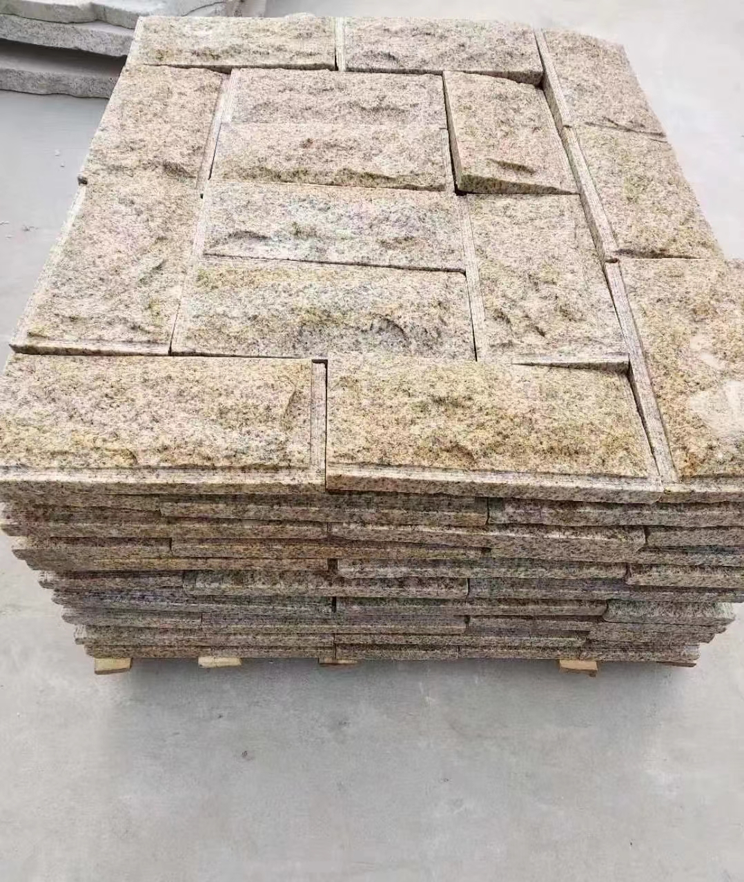 巴中黄锈石蘑菇石